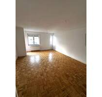 MT an CS an 9.2. zum 1.3.Gemütliche 2 Zimmer Wohnung mit Aufzug ,EBK und Balkon - Frankfurt am Main Niederrad