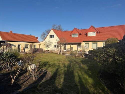 Gartenansicht - 8 Zimmer Einfamilienhaus zum Kaufen in Leipzig