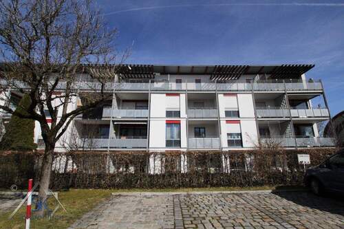 Hausfront - 2 Zimmer Etagenwohnung zum Kaufen in Puchheim