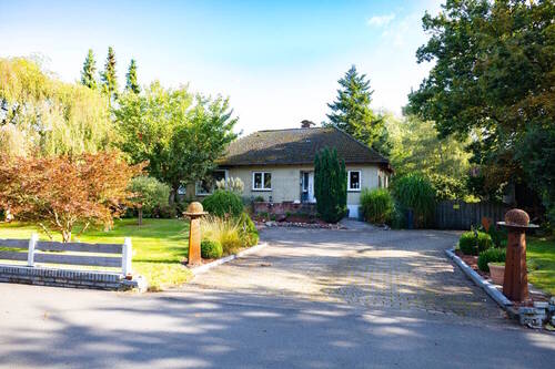 Außenansicht - Vielseitiges Einfamilienhaus mit Wellnessbereich und Nebengebäuden - ideal für Wohnen und Arbeiten