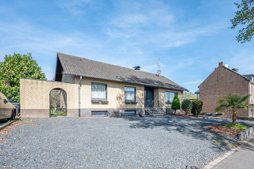 WWW.BOUWENS.DE - Freistehender, modernisierter Bungalow - entspannt wohnen in Selfkant-Wehr!