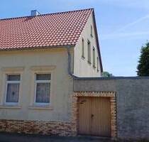 Ruhig gelegene Doppelhaushälfte für die Familie, mit Garten und Garage - Schneidlingen