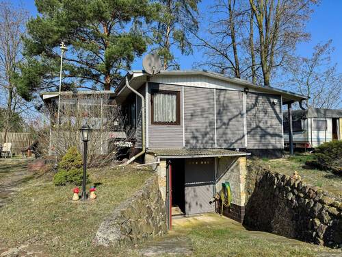 Seitenansicht mit Kellerzugang - 