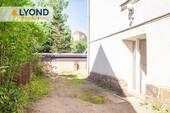 Zufahrt - Mehrfamilienhaus, Wohnhaus mit 135,00 m² in Limbach-Oberfrohna zum Kaufen