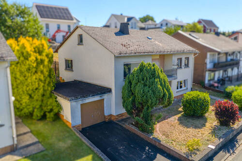 Aufnahme aus der Vogelperspektive - Mehrfamilienhaus, Wohnhaus mit 165,00 m² in Mittenaar zum Kaufen