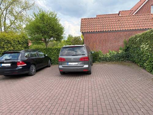 Einstellparkplatz - 
