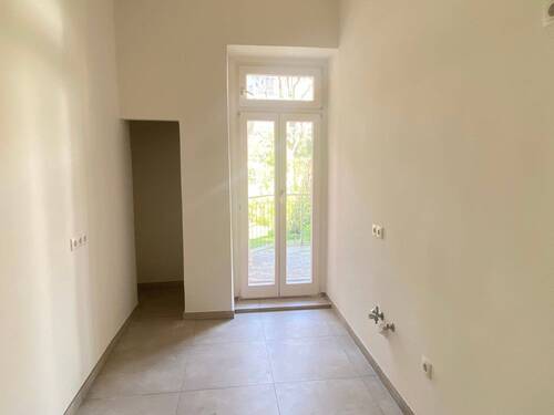 Küche mit Blick auf Balkon - 