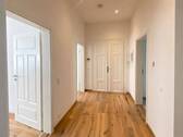 Flur mit Deckenspots - Etagenwohnung mit 65,00 m&sup2; in Leipzig zum Kaufen