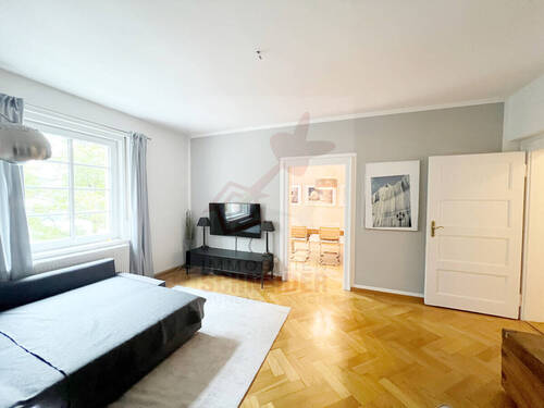 Wohnzimmer II - 3 Zimmer Etagenwohnung in München