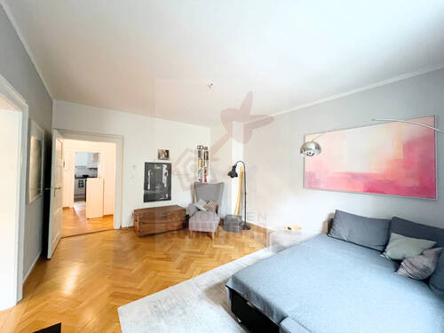 Wohnzimmer III - Etagenwohnung mit 75,00 m² in München zum Kaufen