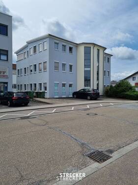 Ansicht_Siemensstrasse mit Stellplätzen - 4 Zimmer Gewerbeobjekt (Büro, Produktion, Verkauf) zur Miete in Karlsbad