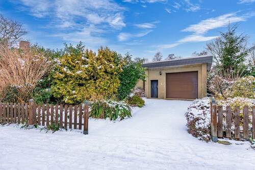 Außenansicht mit Garage - 