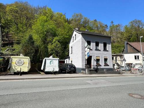 Straßenansicht - 6 Zimmer Einfamilienhaus zum Kaufen in Altena
