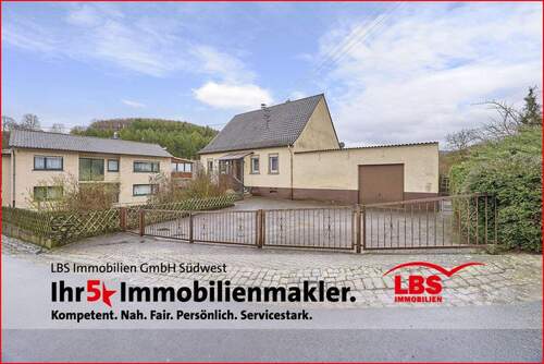 Zufahrt / Eingangsbereich - 4 Zimmer Einfamilienhaus zum Kaufen in Mannweiler-Cölln