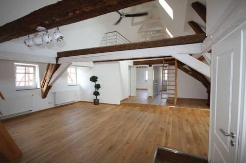 Wohnen - Außergewöhnliche, hochwertig ausgebaute 4-Zimmer-Galerie-Wohnung, ca. 150 m² Wohn- Nutzfläche, niedrige Nebenkosten