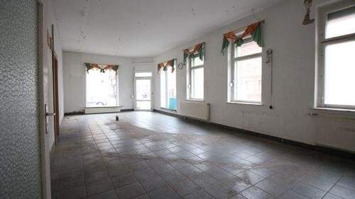 Verkaufsraum 1.1 - 6 Zimmer Mehrfamilienhaus, Wohnhaus zum Kaufen in Bernburg
