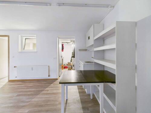 Souterrain-Wohnung - 