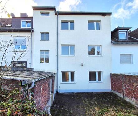 Titelbild - Bezugsfreies 3-Familienhaus, geeignet als Mehrgenerationenwohnen in zentraler Würselener-Wohnlage