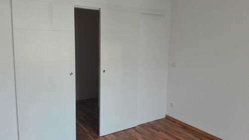 Schlafzimmer mit Zugang Büro - 