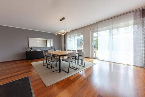 Esszimmer - Einrichtungsbeispiel - 6 Zimmer Doppelhaushälfte zum Kaufen in Pliening / Landsham