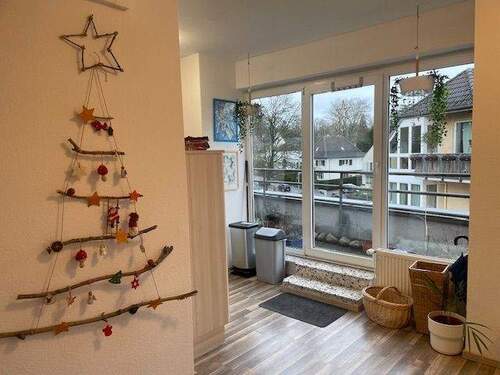 Küche mit Ausgang zum Balkon - 