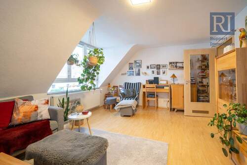 Wohnzimmer - Etagenwohnung mit 68,00 m&sup2; in Würzburg / Zellerau zum Kaufen