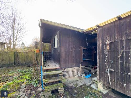 Holzhaus mit Veranda - 