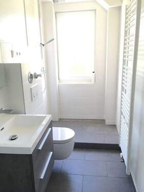 Badezimmer - kernsanierte 3-Zimmerwohnung mit hochwertiger EBK