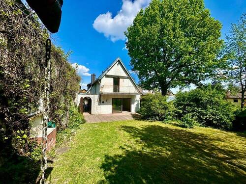 Hausansicht vom Garten aus - 2 Fam. Haus - Stadtrandlage - 2000 m² Grundstück - Bad KissingenGaritz