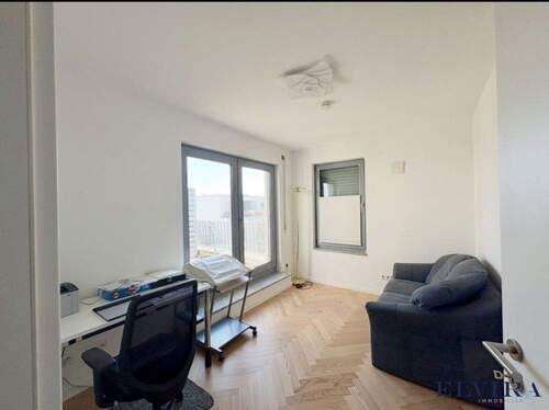 Zimmer - Etagenwohnung mit 155,00 m&sup2; in München zur Miete