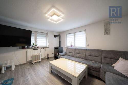 Wohnzimmer - 5 Zimmer Einfamilienhaus in Külsheim