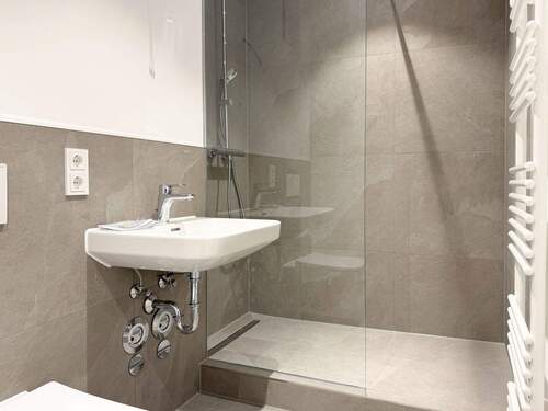 Badezimmer - 2 Zimmer Etagenwohnung in München