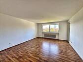 Wohnzimmer mit Zugang zum West-Balkon - 
