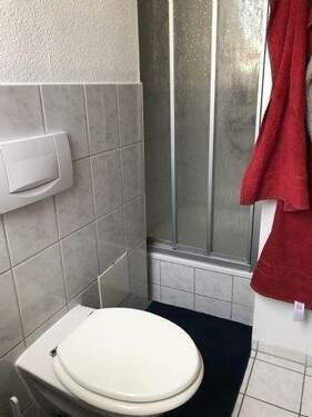 Tageslichtbad mit Dusche WC Waschbecken - 