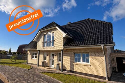 Vorderansicht - Ein Ort zum Aufwachsen! Einfamilienhaus auf großem Grundstück in familienfreundlicher Wohnlage