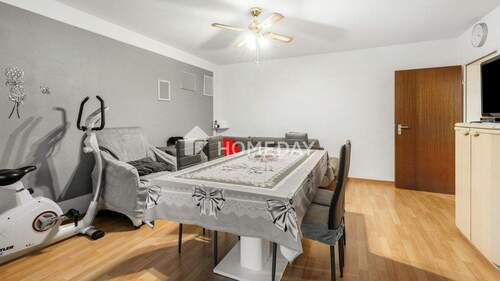 Wohnzimmer 2 - 3 Zimmer Etagenwohnung zum Kaufen in Salem