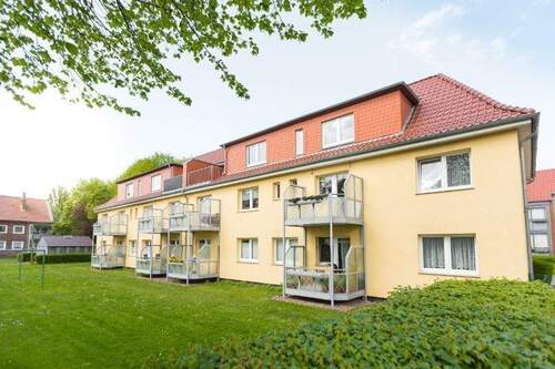 Hausansicht - Großer Südbalkon! Ruhige, gepflegte 3-Zimmer-Wohnung in Geestemünde-Süd!