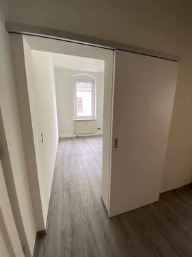 2 Flur-Küche.jpg - 2 Zimmer Etagenwohnung in Dresden