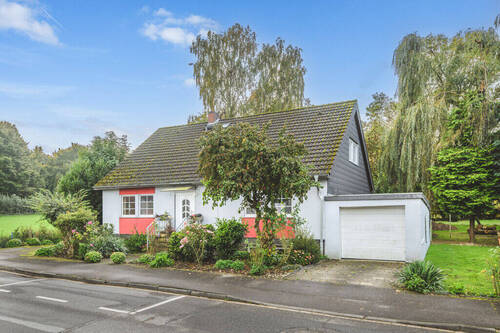 Titelbild - Euchen! Freistehendes Einfamilienhaus mit Bungalowcharakter und parkähnlichem Grundstück