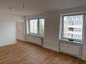 Wohnzimmer - Sanierte 3 Zi.-Whg. mit Balkon in der Innenstadt