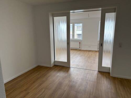 Flur in Richtung Wohnzimmer - 