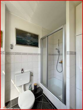 Dusche im Badezimmer - 
