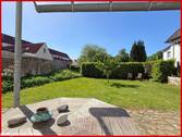 Blick von der Terrasse in den Garten - 
