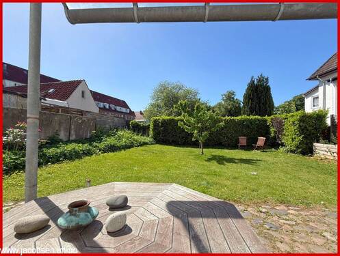 Blick von der Terrasse in den Garten - 