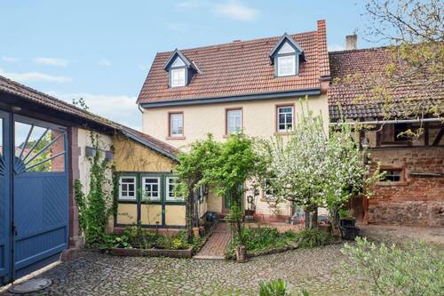 Hofansicht - 4 Zimmer Einfamilienhaus zum Kaufen in Otzberg