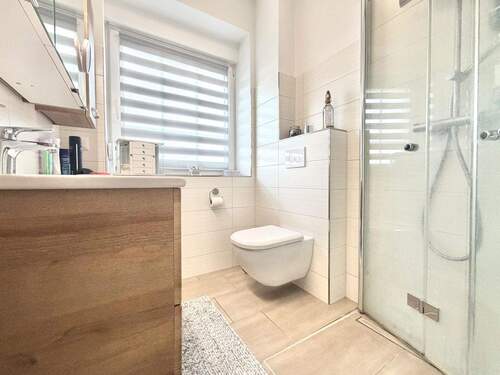 Badezimmer EG mit Dusche - 