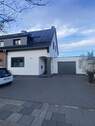 Hausansicht - EFH mit 180m2 (Wf+Nf) saniert und vollmöbliert mit Garten, Pool und Partyraum