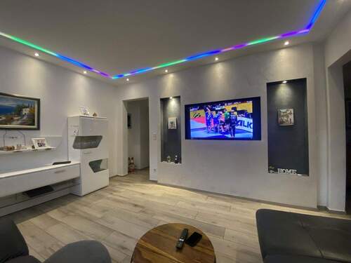 Wohnzimmer - 7 Zimmer Doppelhaushälfte in Duisburg