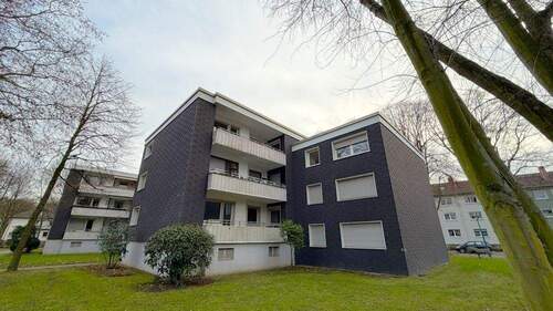 Rückansicht - Helle 3,5-Raum-Wohnung mit Balkon und modernem Badezimmer in Duisburg-Hamborn!