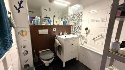 Badezimmer - Etagenwohnung mit 81,40 m&sup2; in Duisburg zum Kaufen